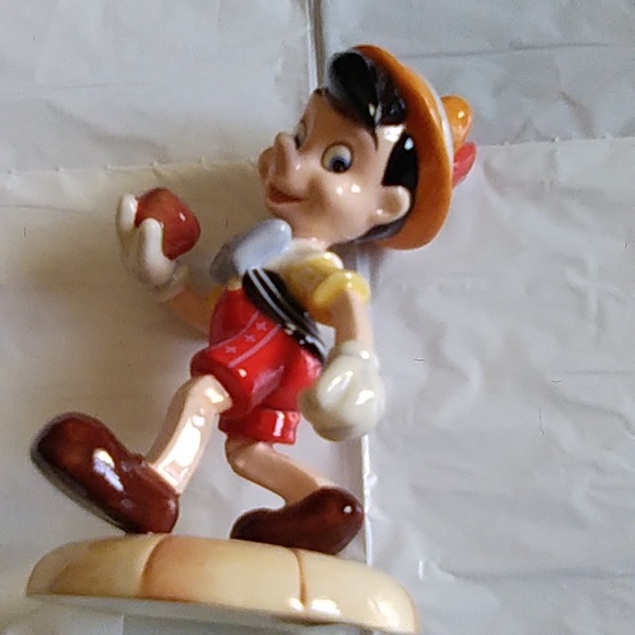 Walt Disney's Royal Dolton Porcelain Pinocchio - Picture 11 of 13